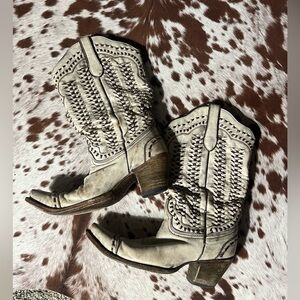 Size 10 Corral woven leather snip toe boots wide calf friendly